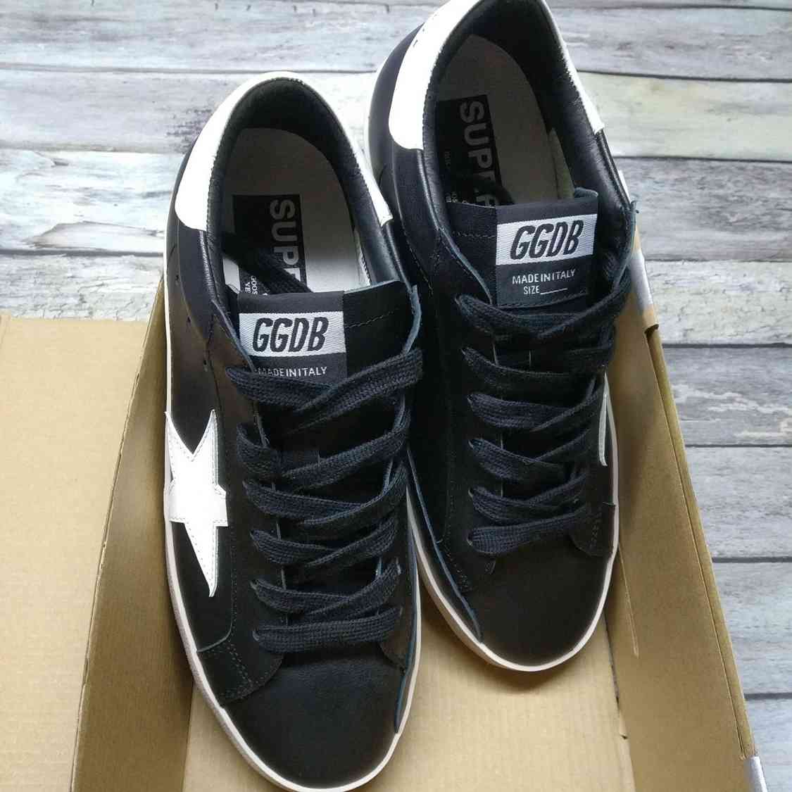 גולדן גוס סניקרס שחור