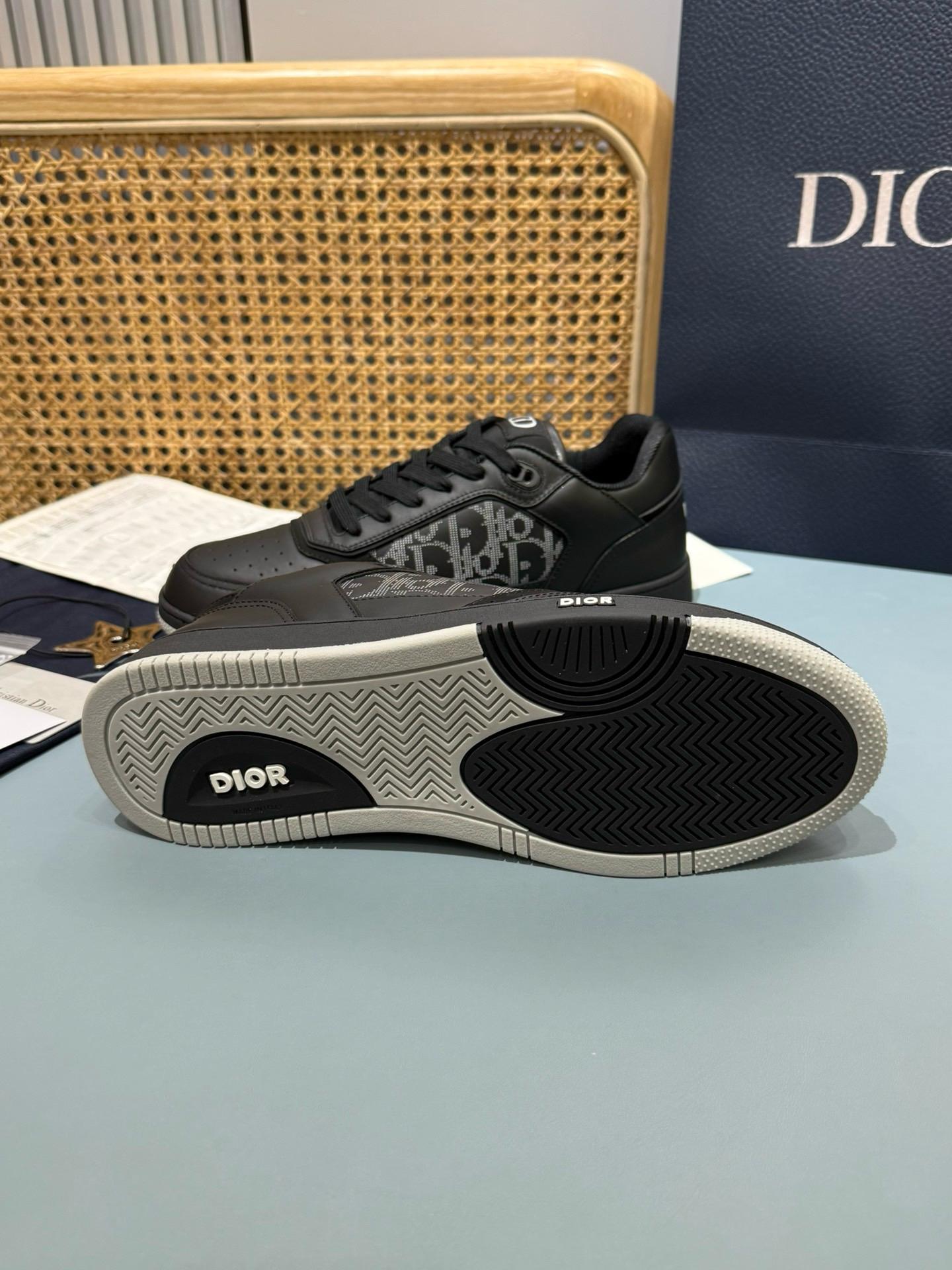 דיור סניקרס שחור אפור