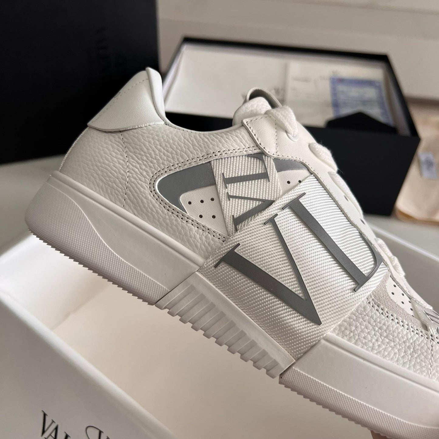 ולנטינו סניקרס לבן