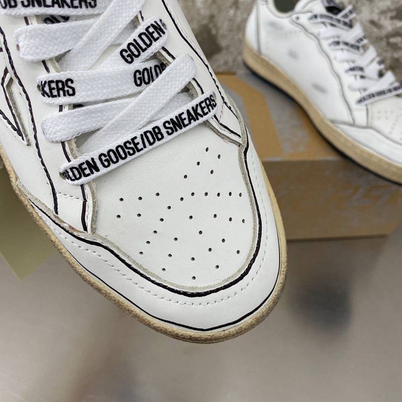 גולדן גוס סניקרס לבן שחור