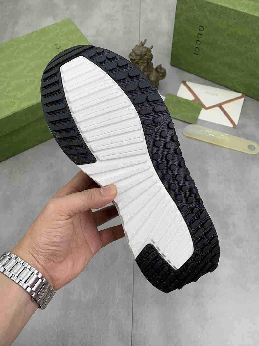 גוצ'י ספורט אלגנט לבן חום