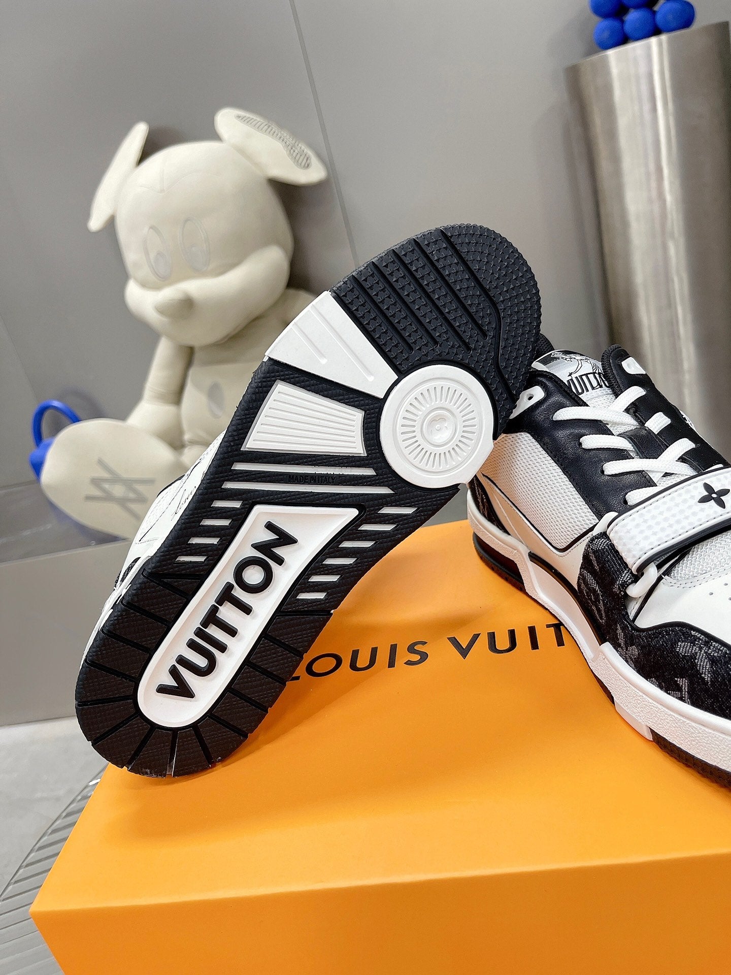 לואי ויטון סקוץ