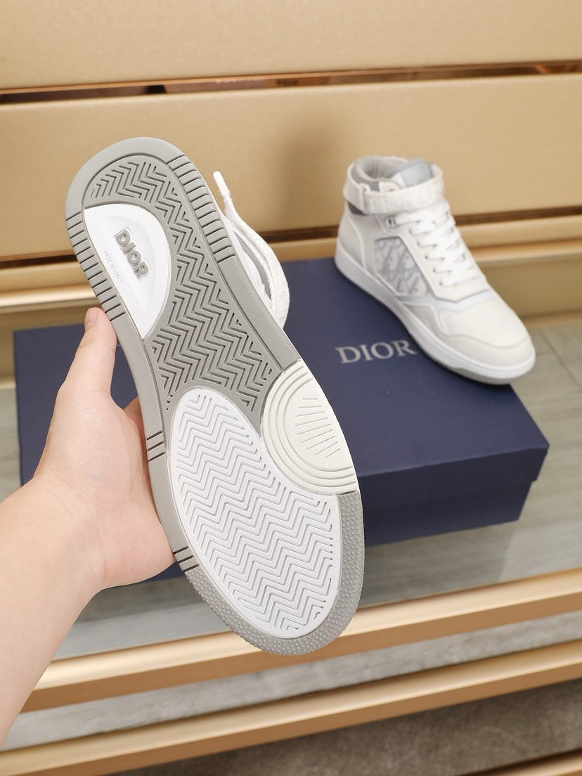 דיור גבוהות לבן