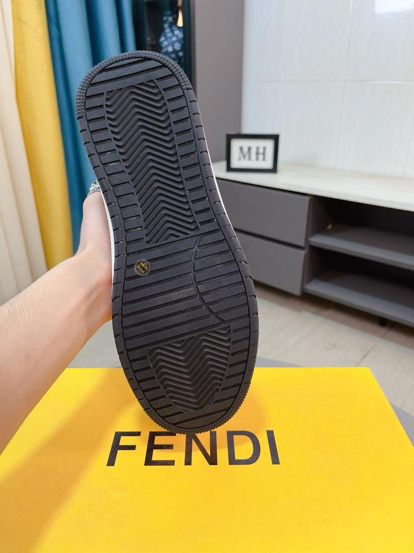 פנדי סניקרס לבן חום