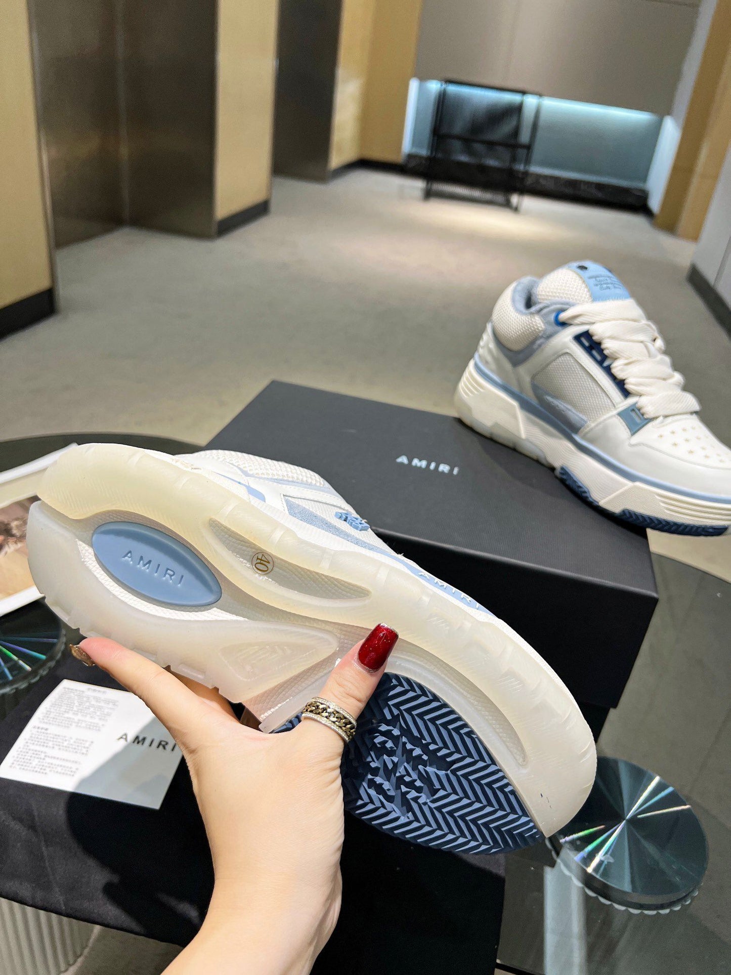 אמירי ספורט אלגנט לבן תכלת