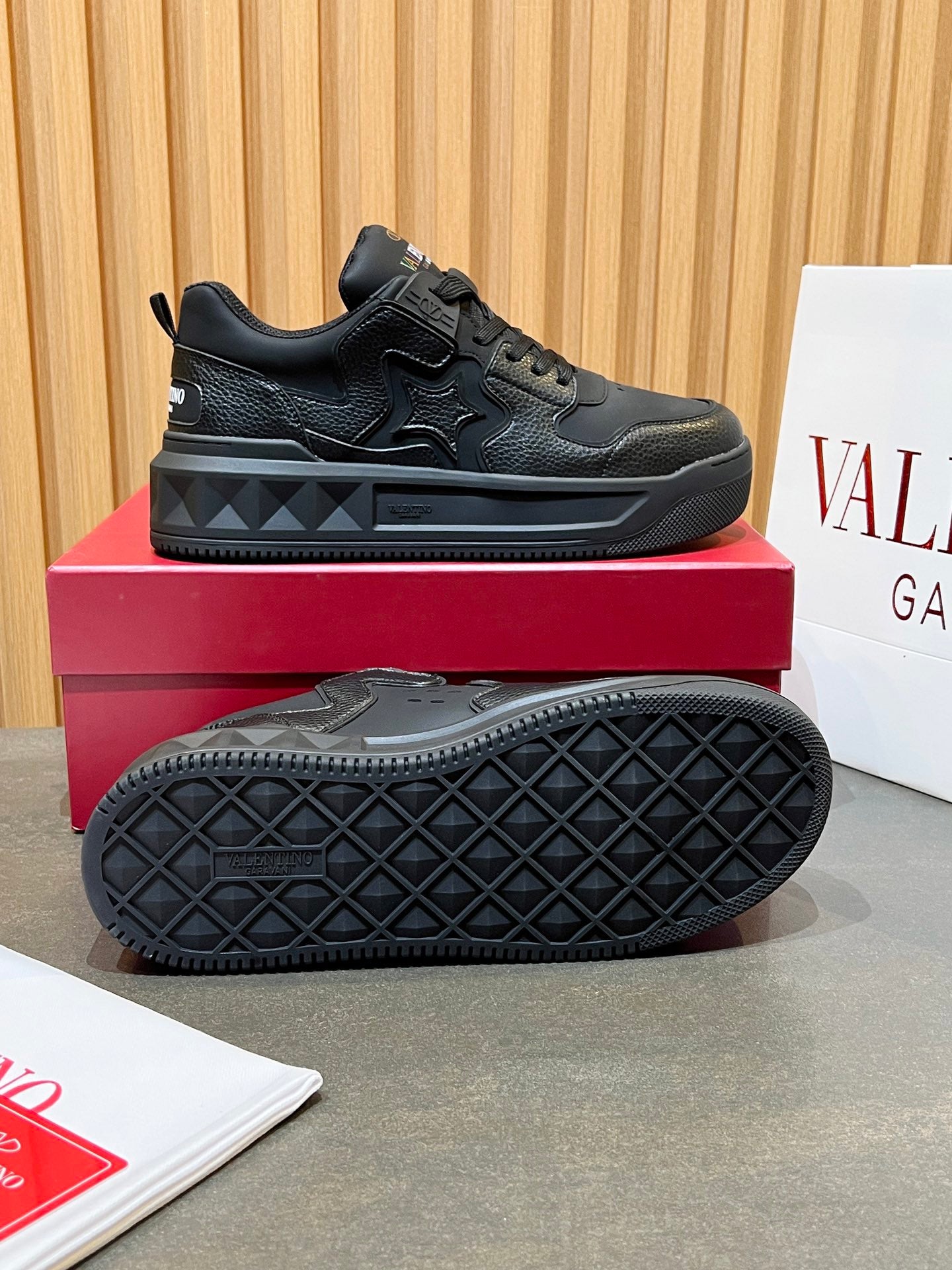 ולנטינו ספורט אלגנט שחור מט