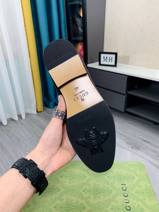 גוצ'י מוקסין שחור חצי עור