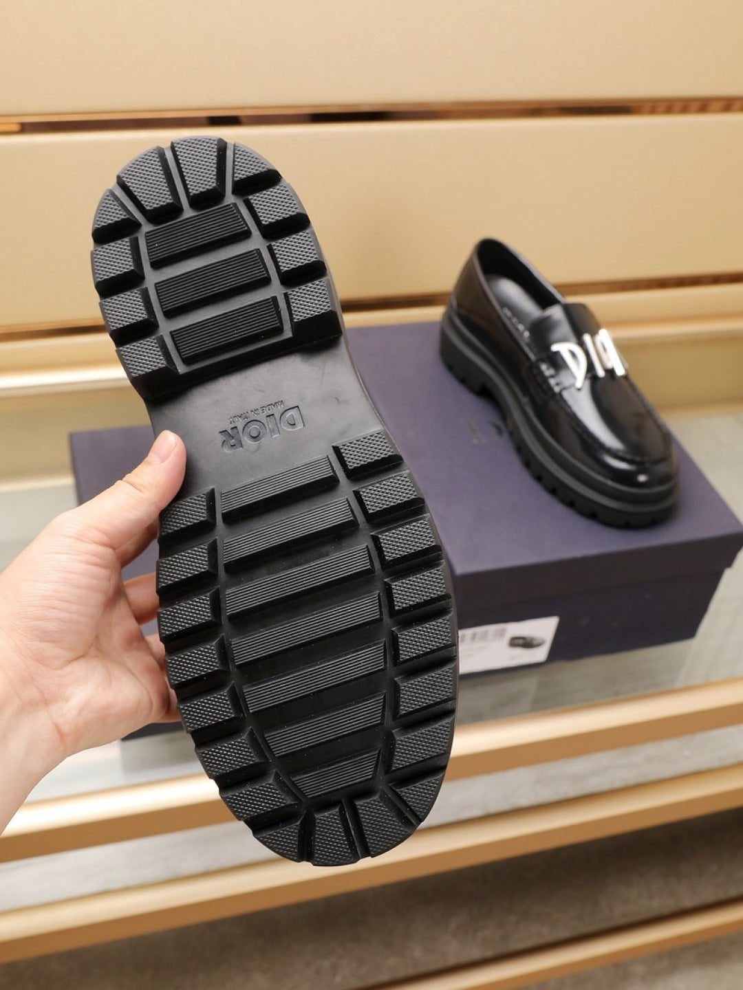 דיור מוקסין שחור עור מלא