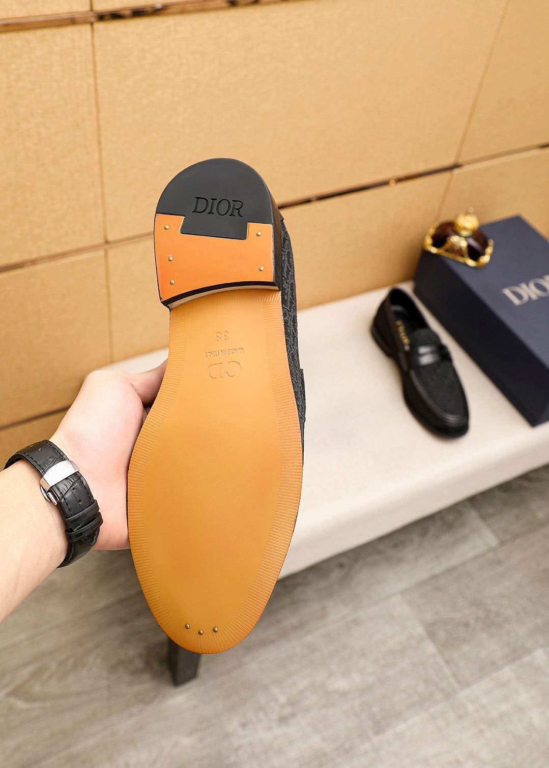 דיור מוקסין שחור