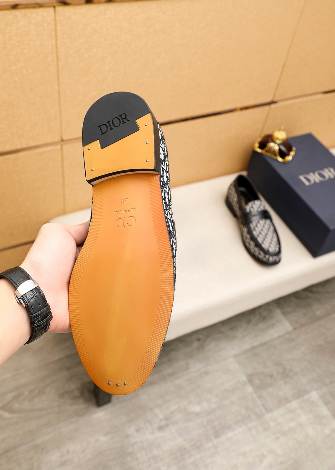 דיור מוקסין אפור