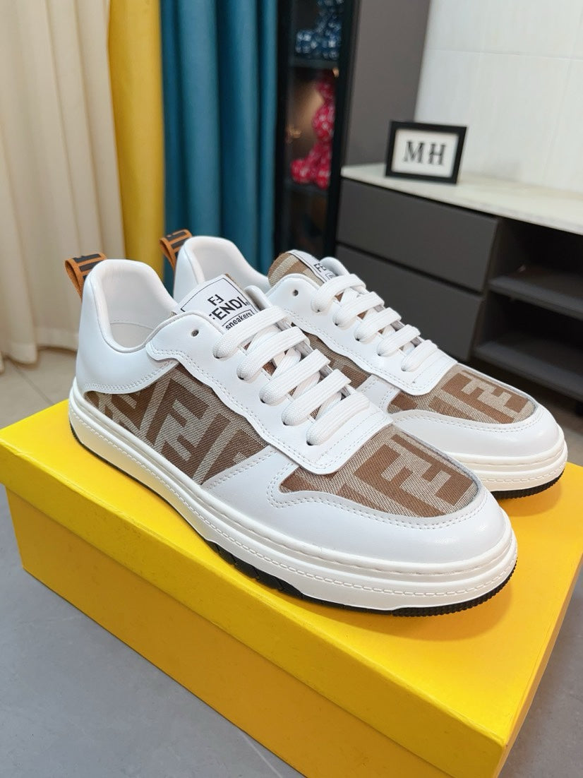 פנדי סניקרס לבן חום