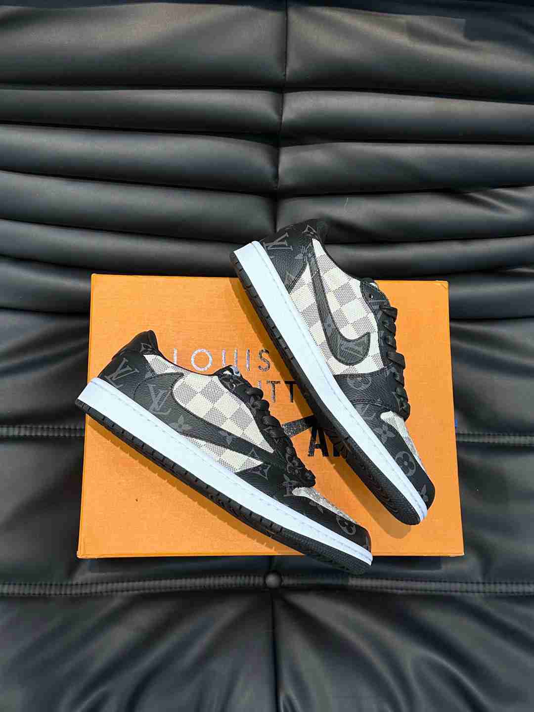 סניקרס נייק לואי ויטון לבן שחור