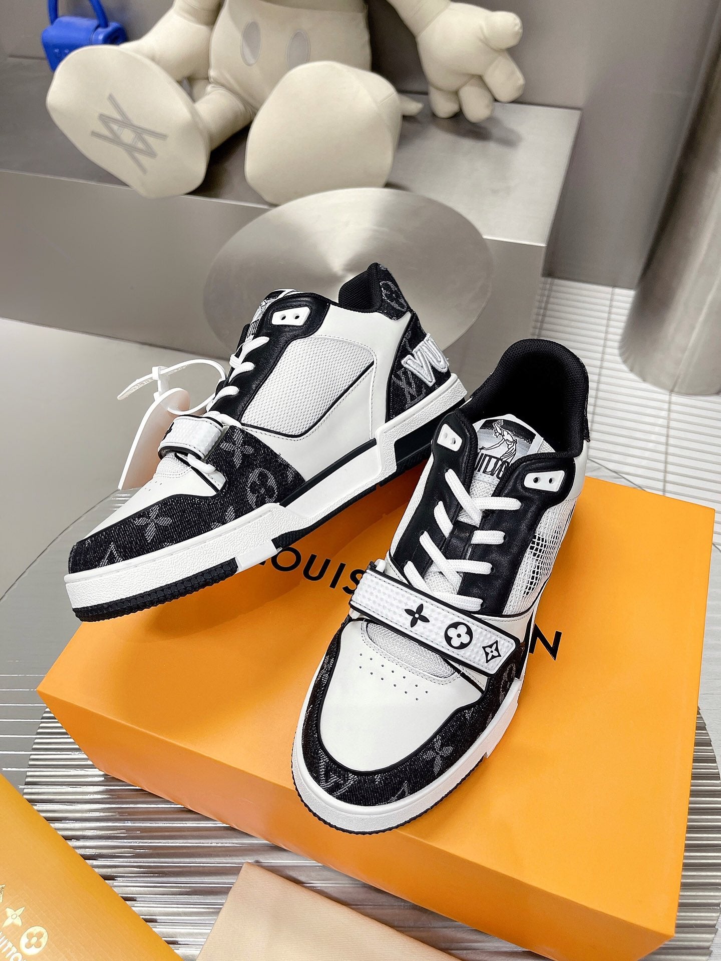 לואי ויטון סקוץ