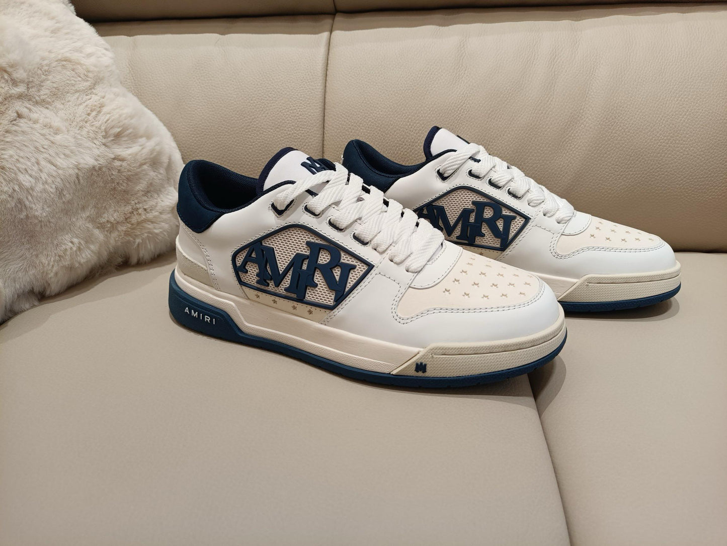 אמירי סניקרס לבן כחול