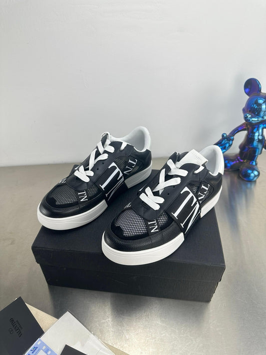 ולנטינו סניקרס שחור