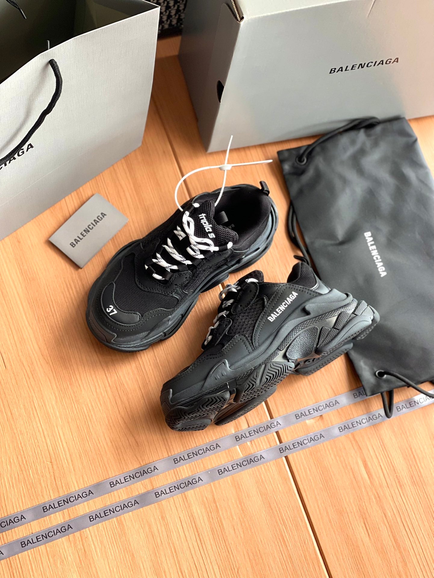 באלנסיאגה ספורט אלגנט שחור