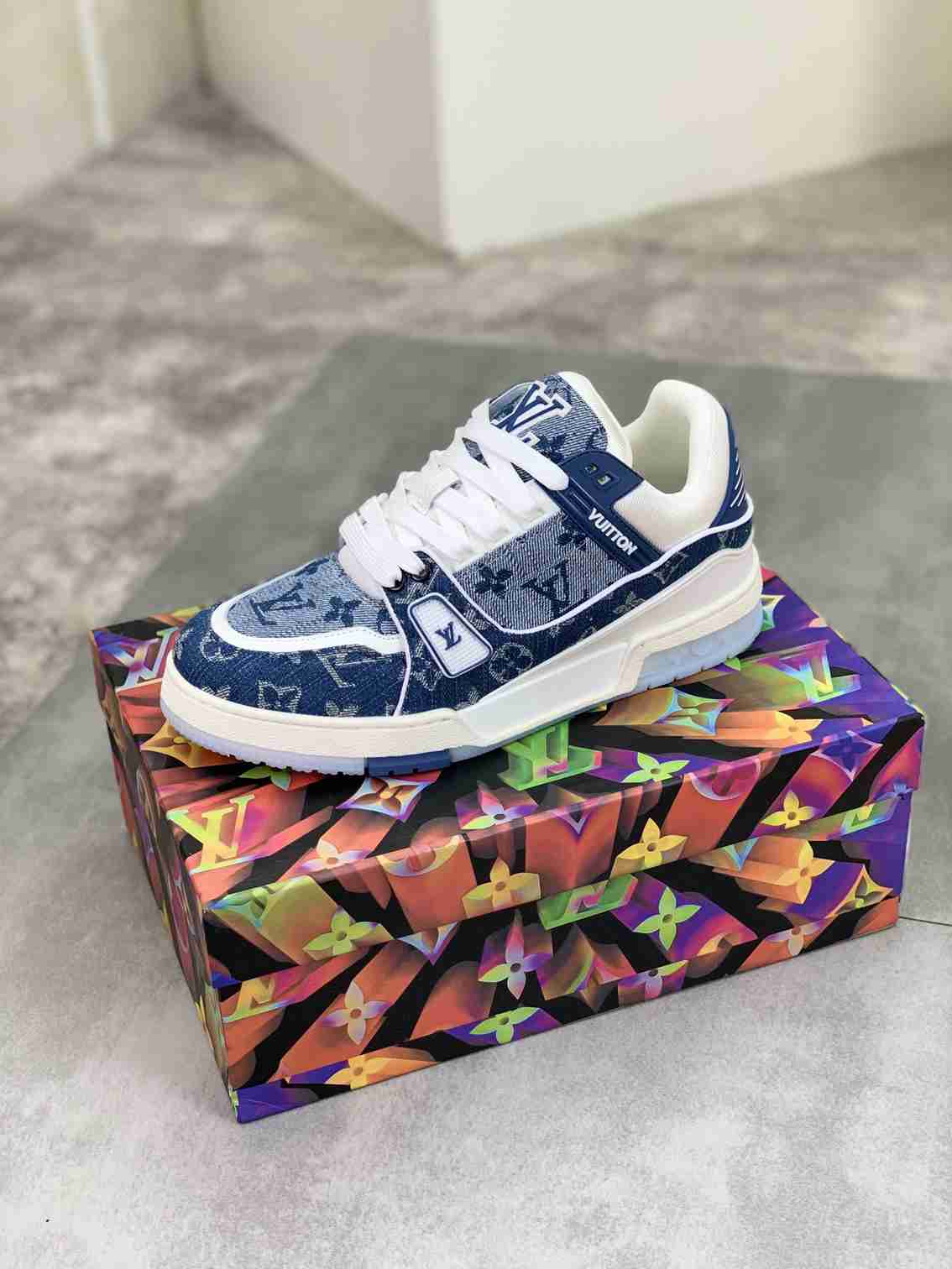 ג'ינס כחול Traine לואי ויטון