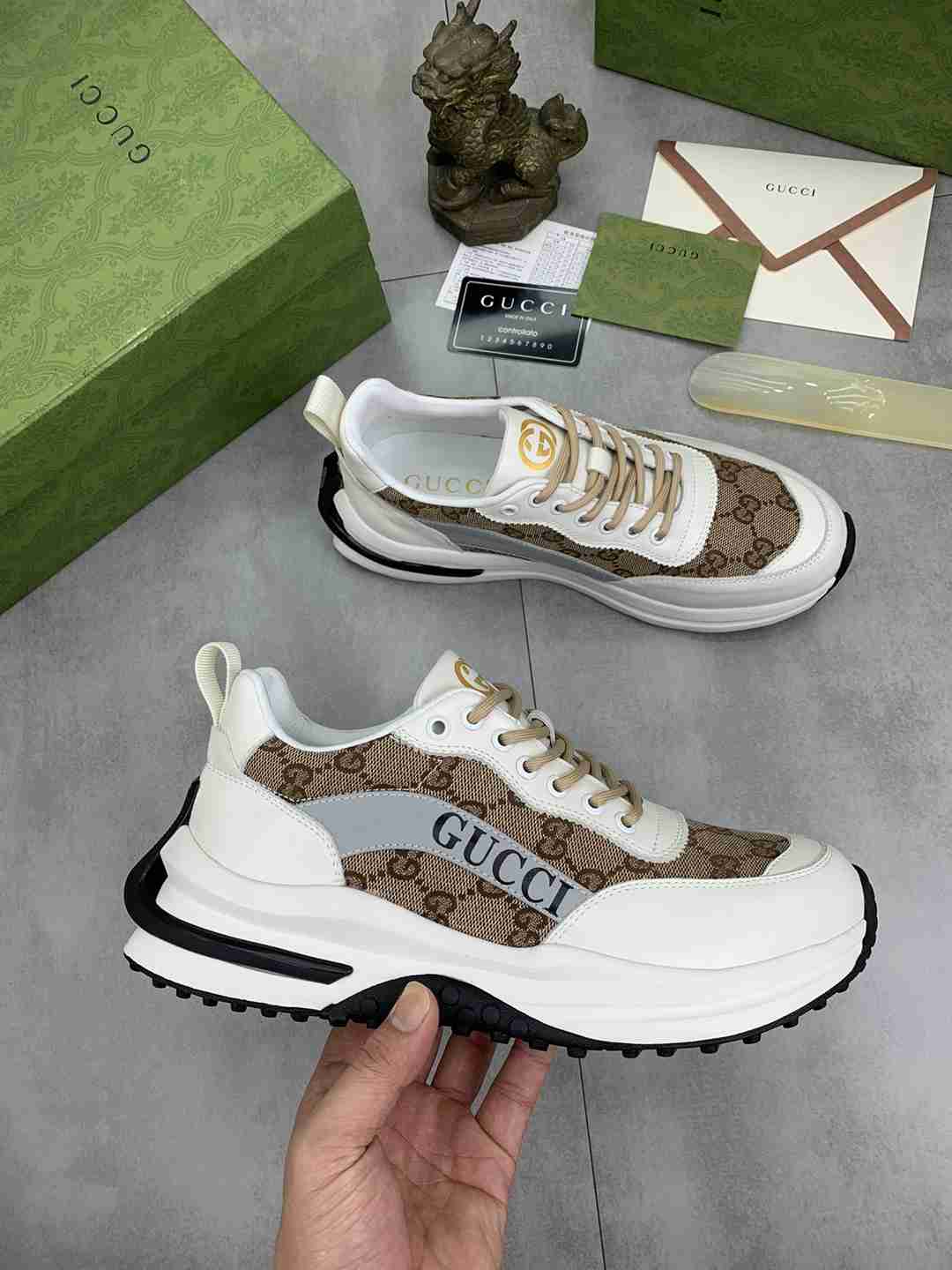 גוצ'י ספורט אלגנט לבן חום