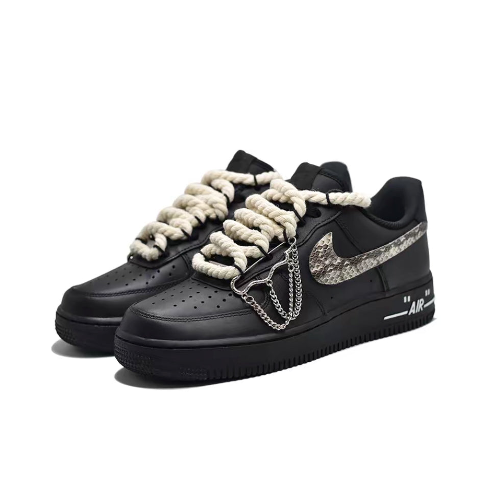 נייק אייר פורס שחורות שרוך חבל