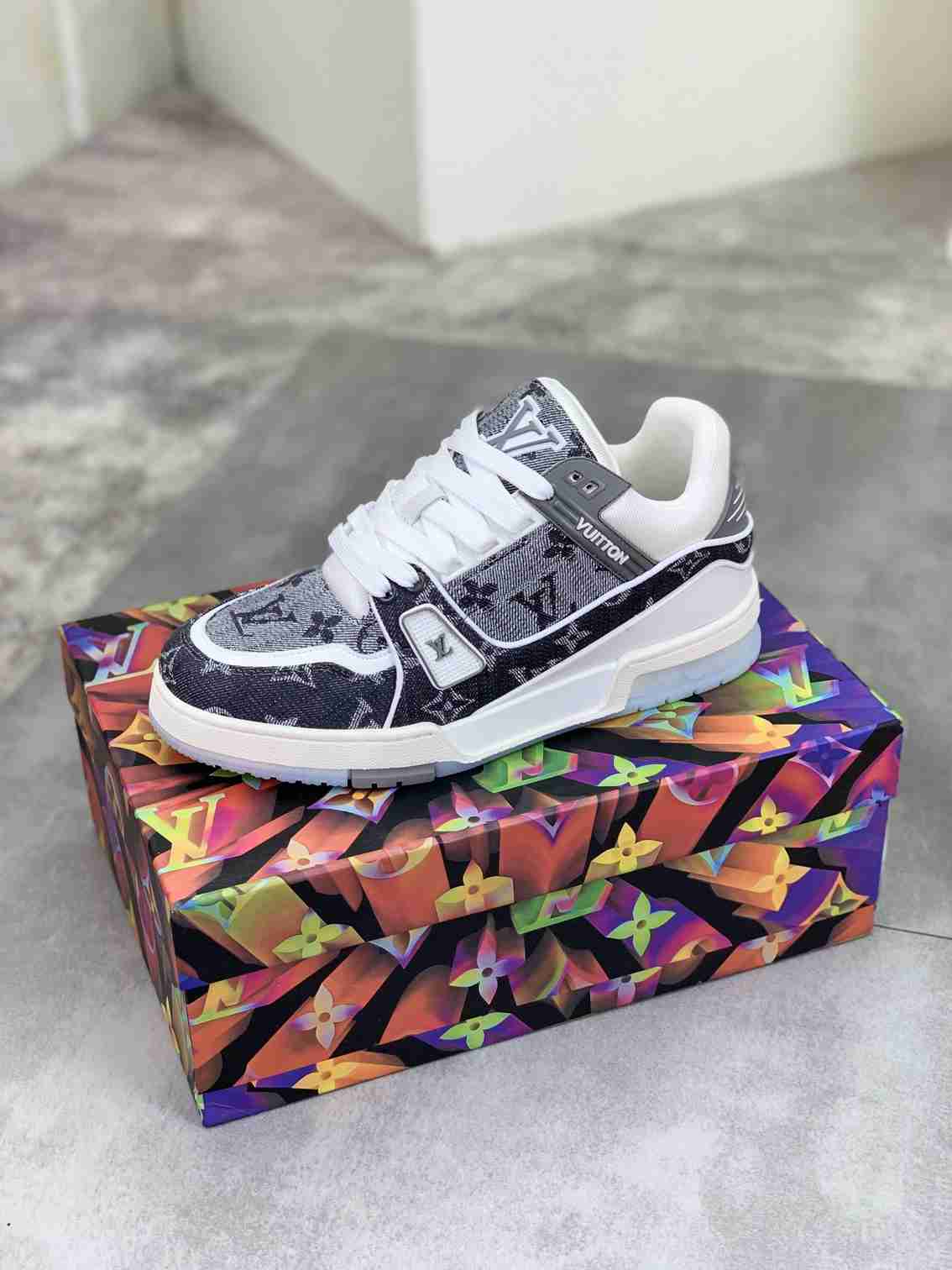 ג'ינס שחור Traine לואי ויטון