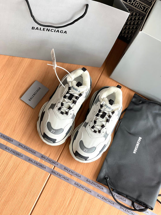 באלנסיאגה ספורט אלגנט לבן