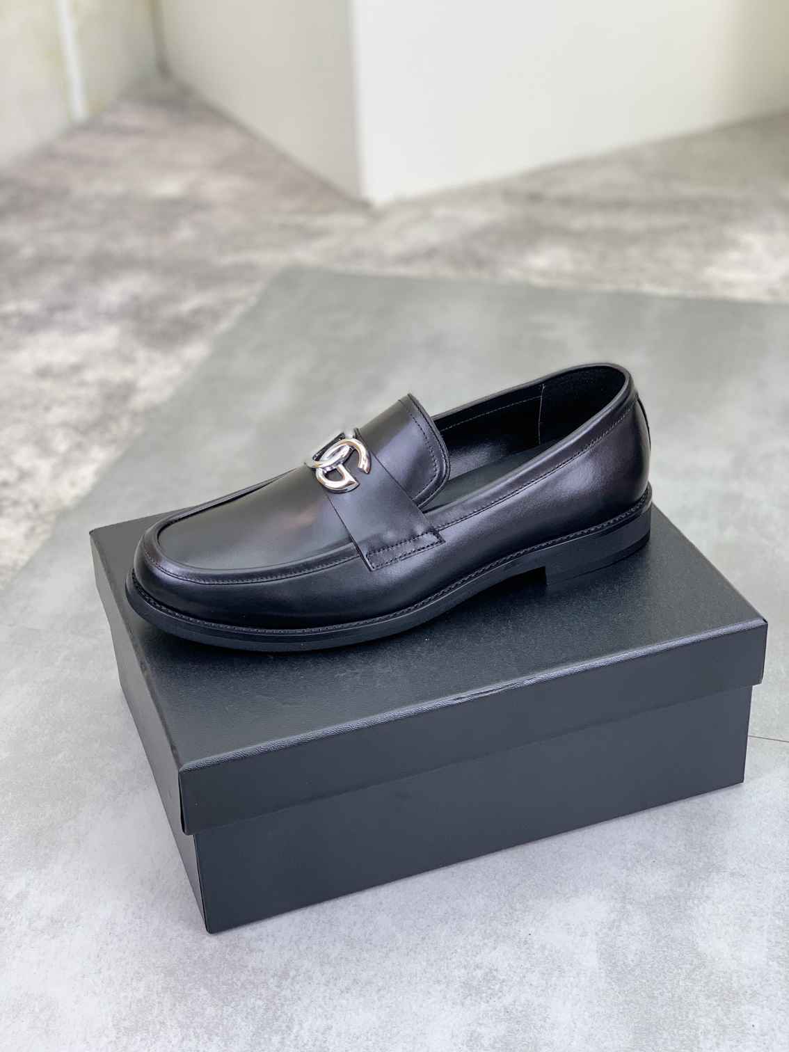 דולצ'ה גאבנה מוקסין שחור עור מלא