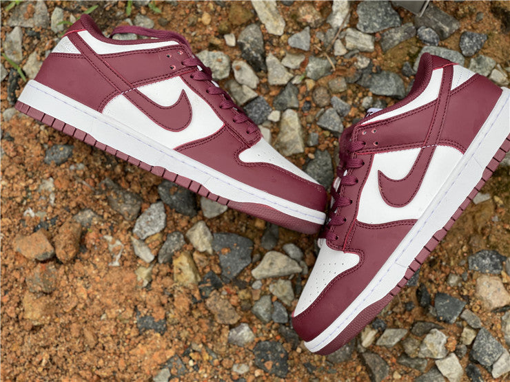 נייק דאנק לבן בורדו