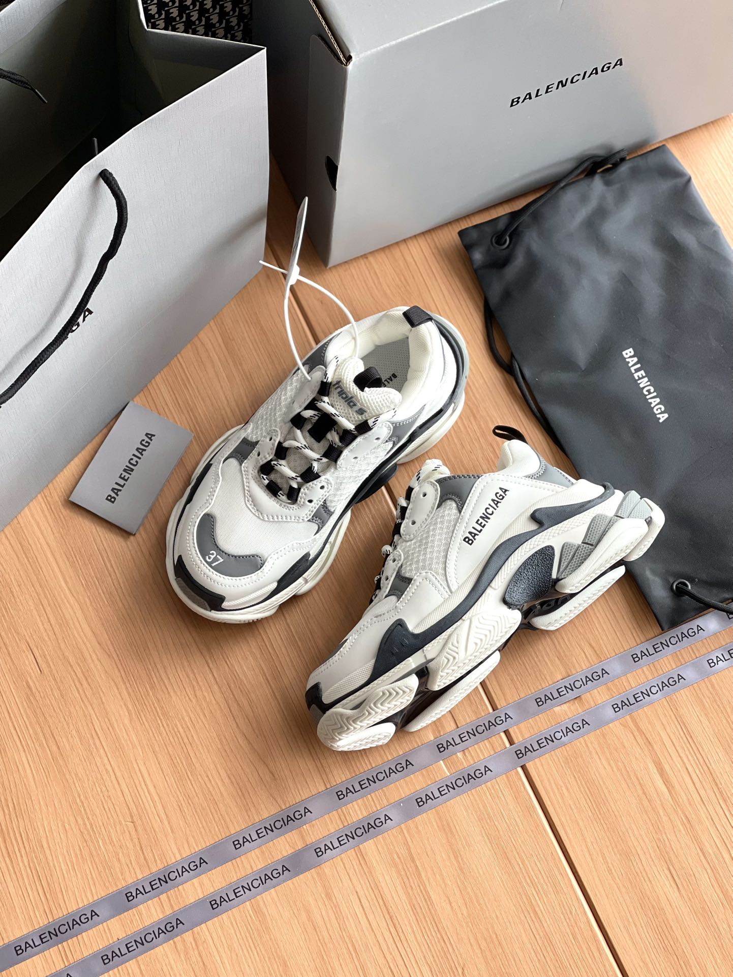 באלנסיאגה ספורט אלגנט לבן