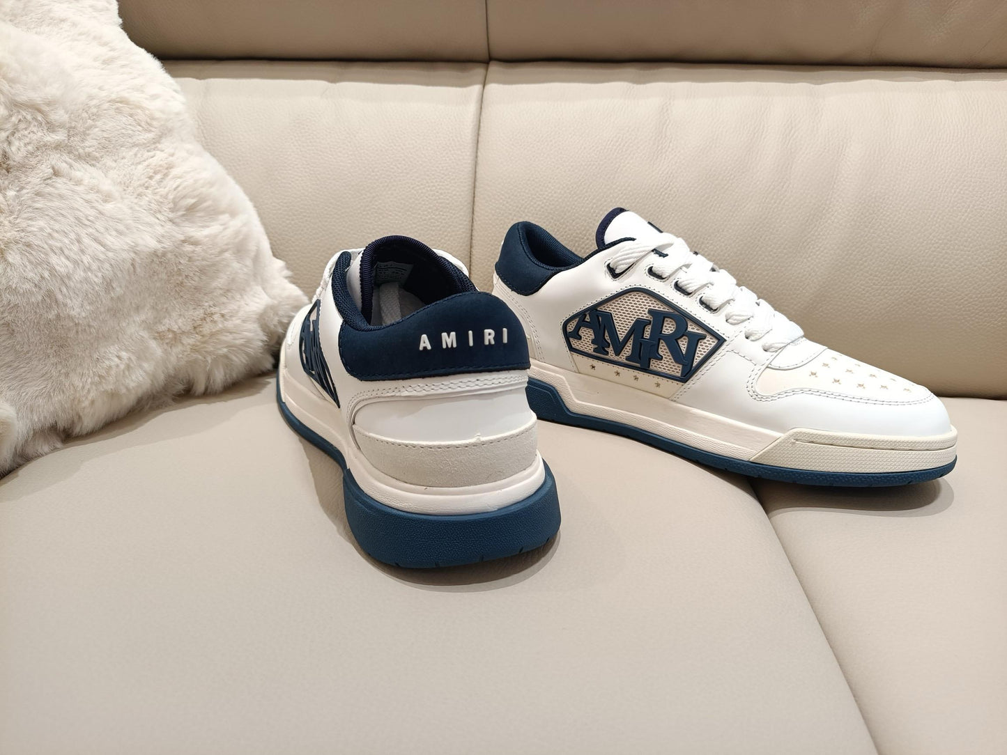 אמירי סניקרס לבן כחול