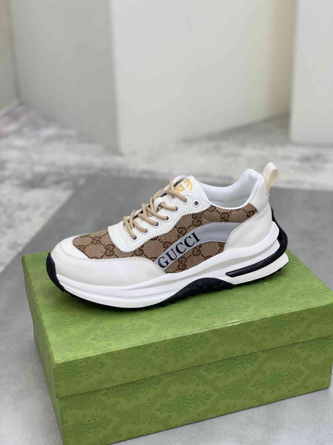 גוצ'י ספורט אלגנט לבן חום