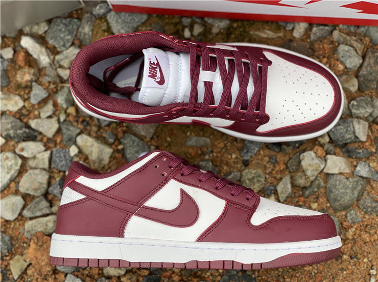 נייק דאנק לבן בורדו