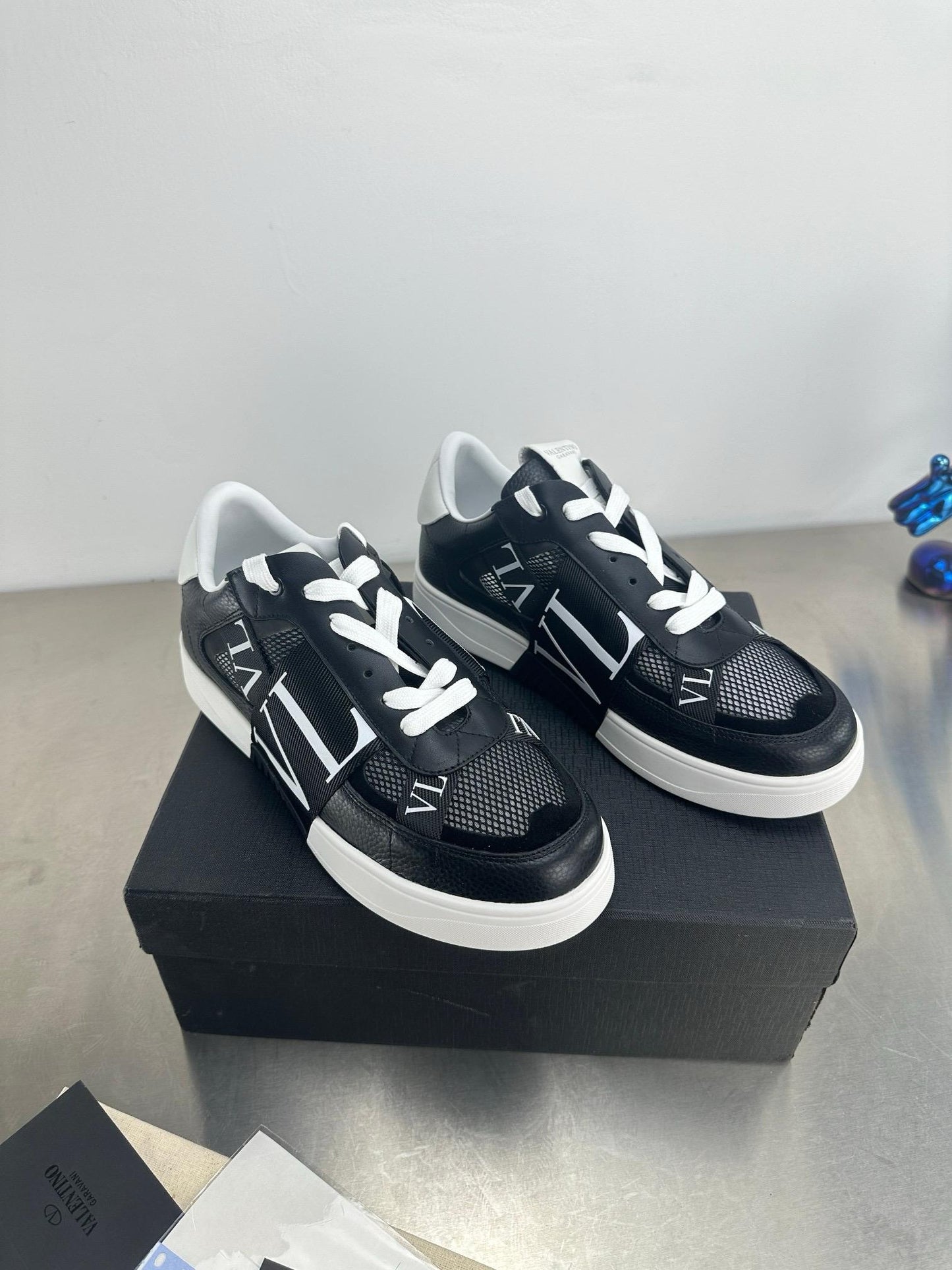 ולנטינו סניקרס שחור