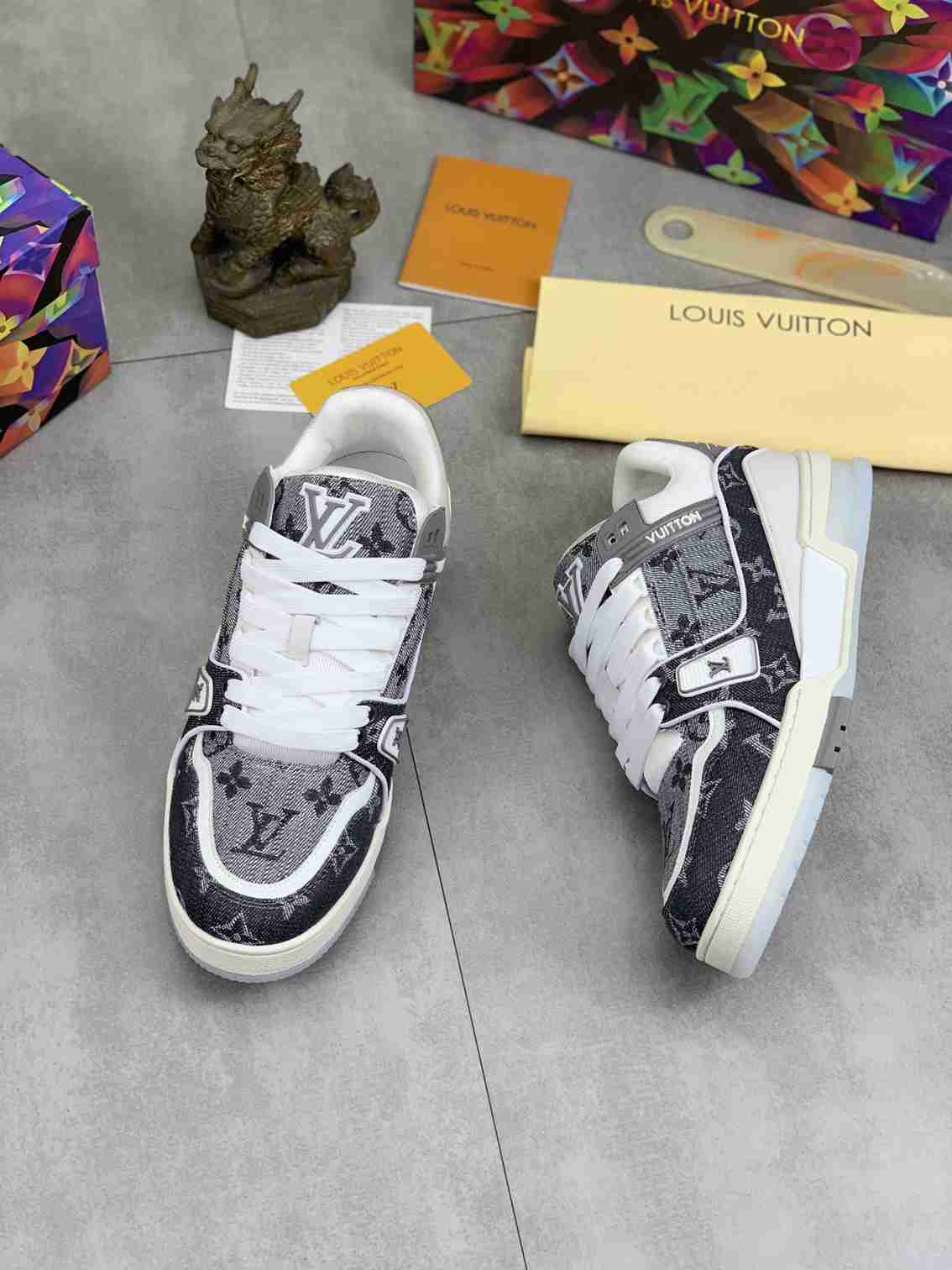 ג'ינס שחור Traine לואי ויטון