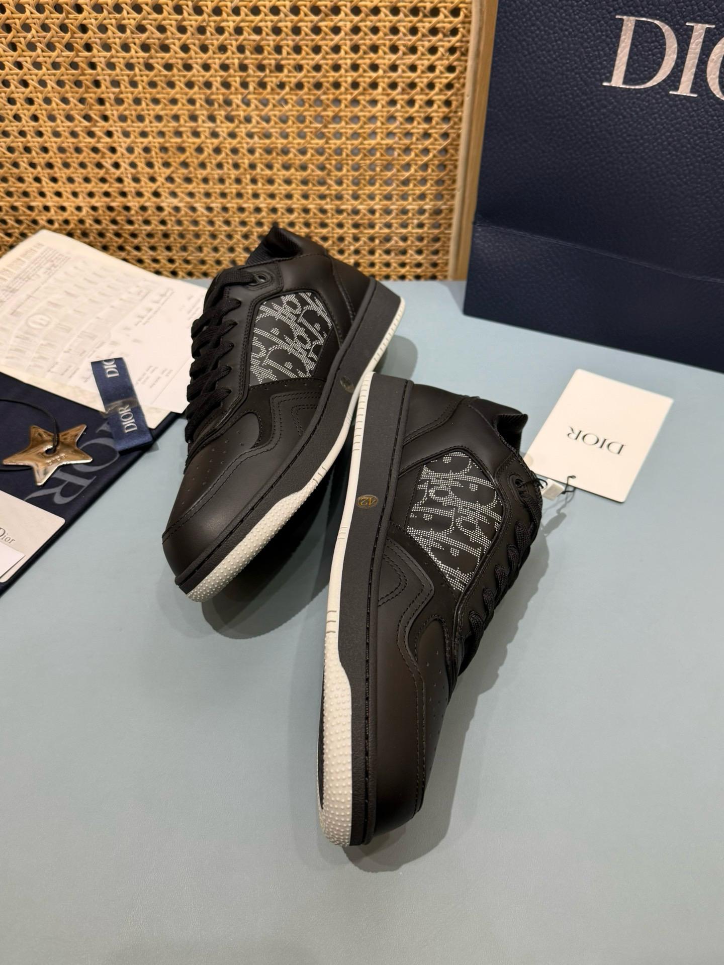 דיור סניקרס שחור אפור