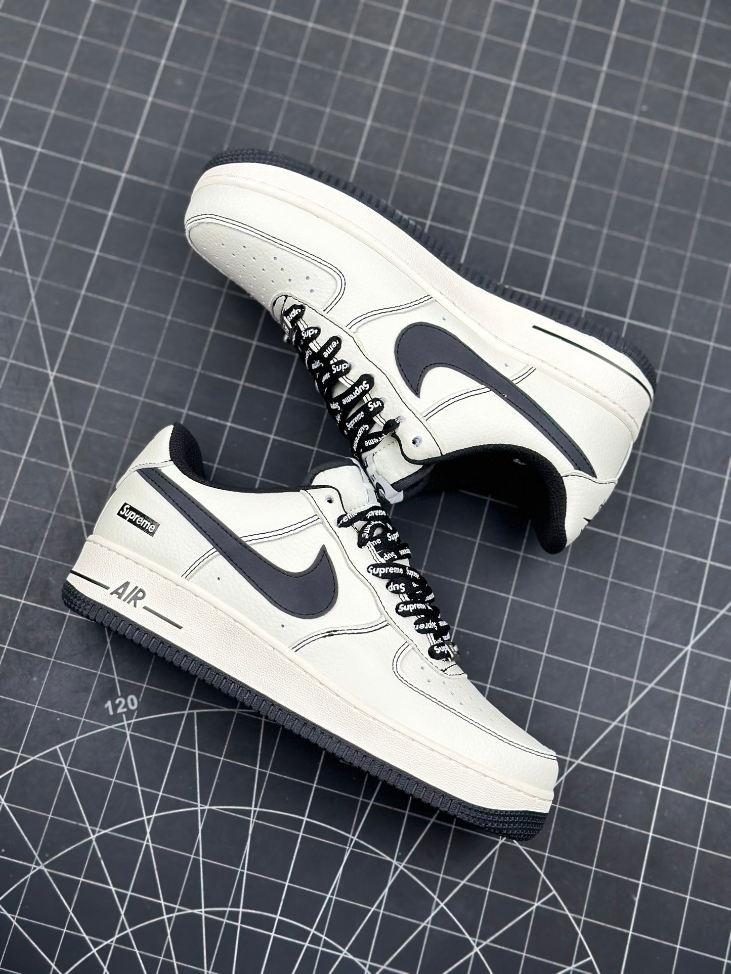 נייק אייר פורס סופרים לבן שחור