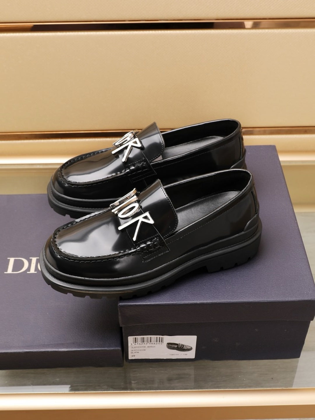 דיור מוקסין שחור עור מלא