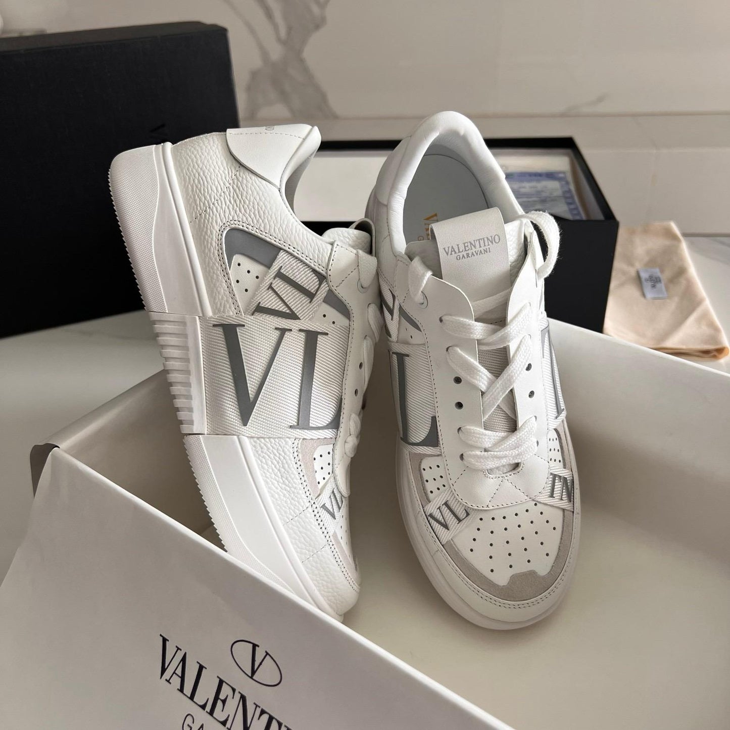 ולנטינו סניקרס לבן