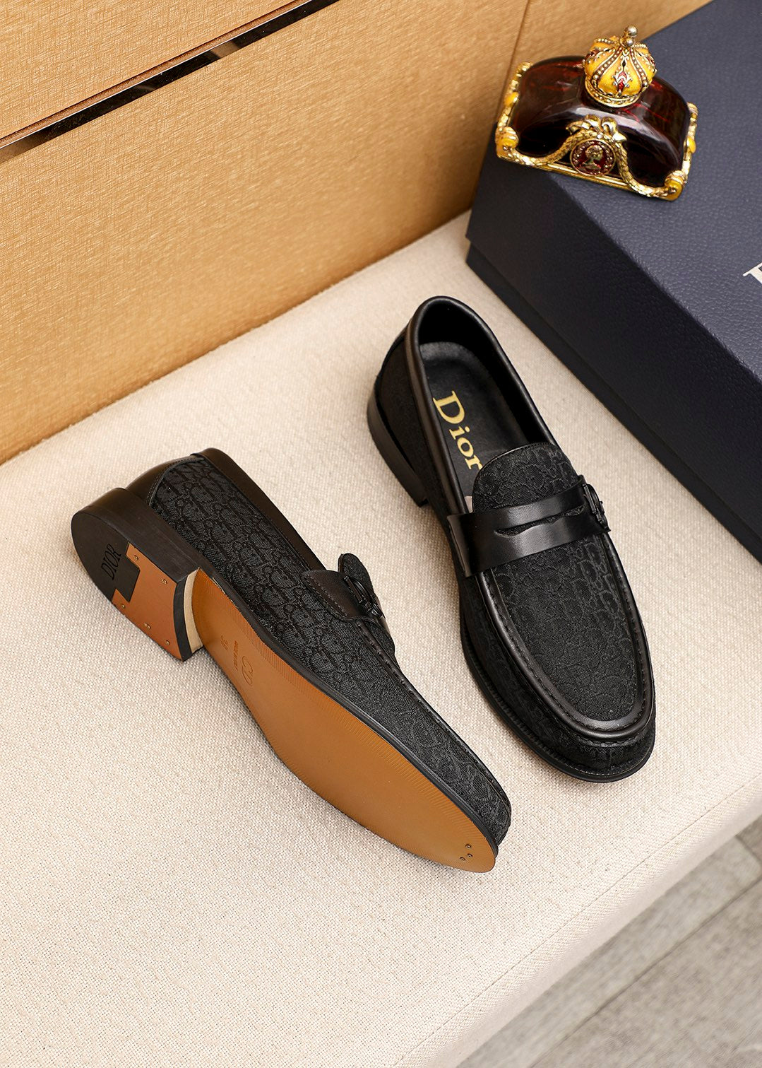 דיור מוקסין שחור