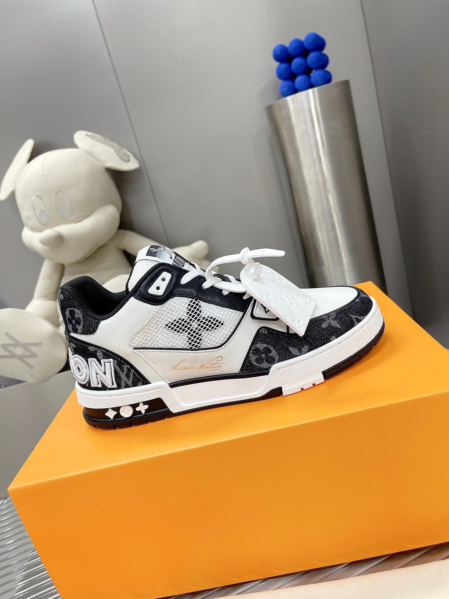 לואי ויטון סקוץ