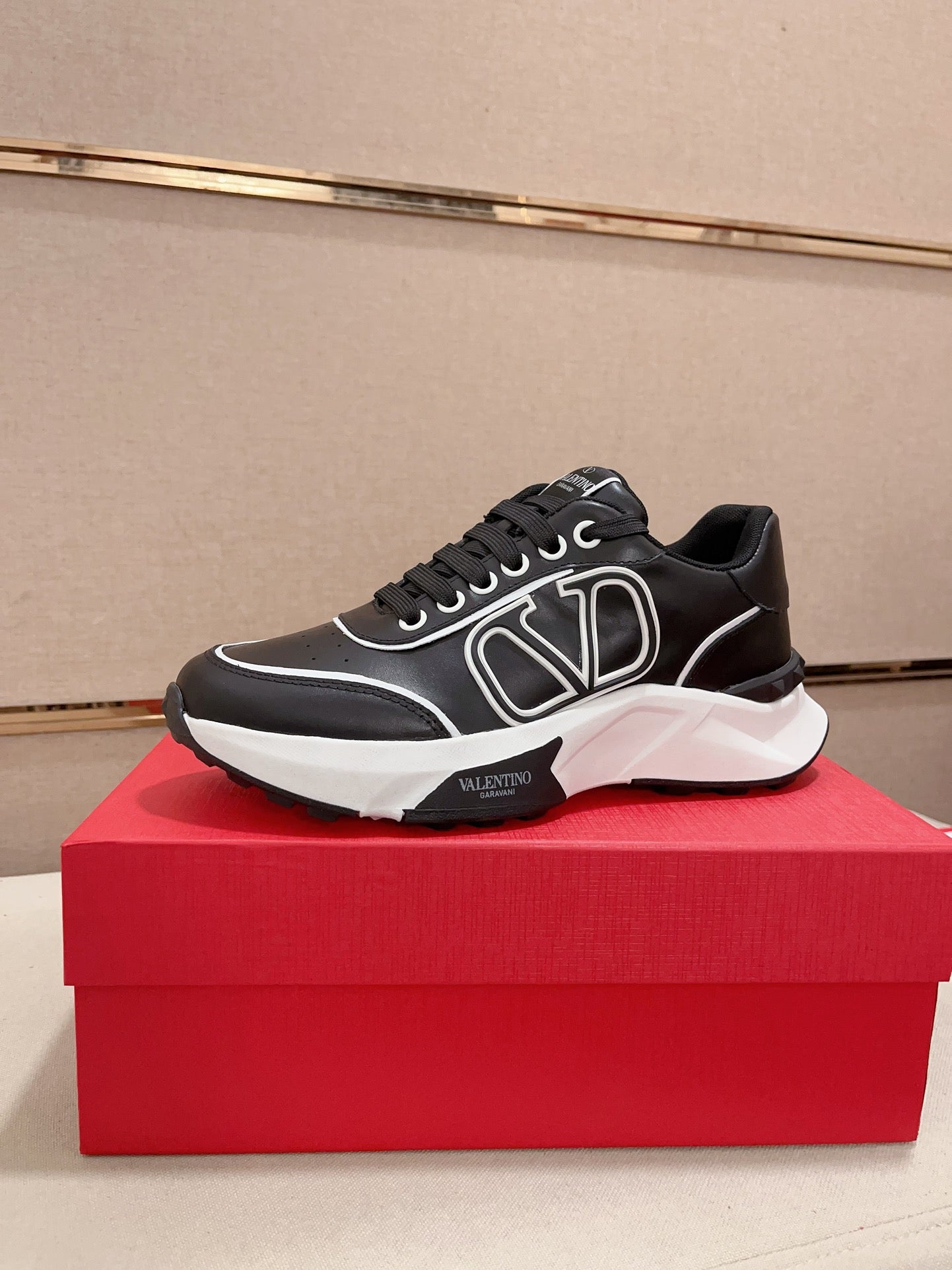 ולנטינו ספורט אלגנט שחור לבן