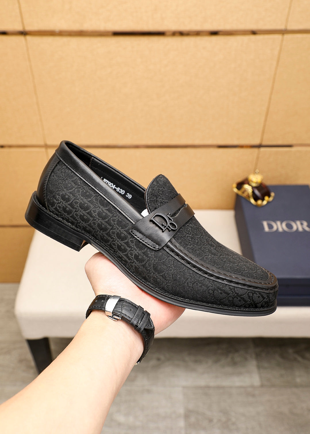 דיור מוקסין שחור