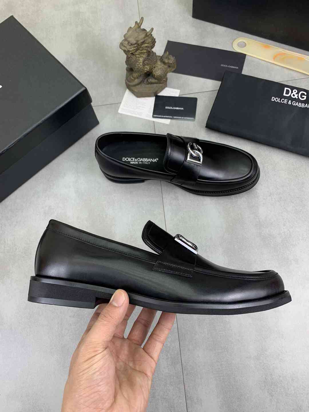 דולצ'ה גאבנה מוקסין שחור עור מלא