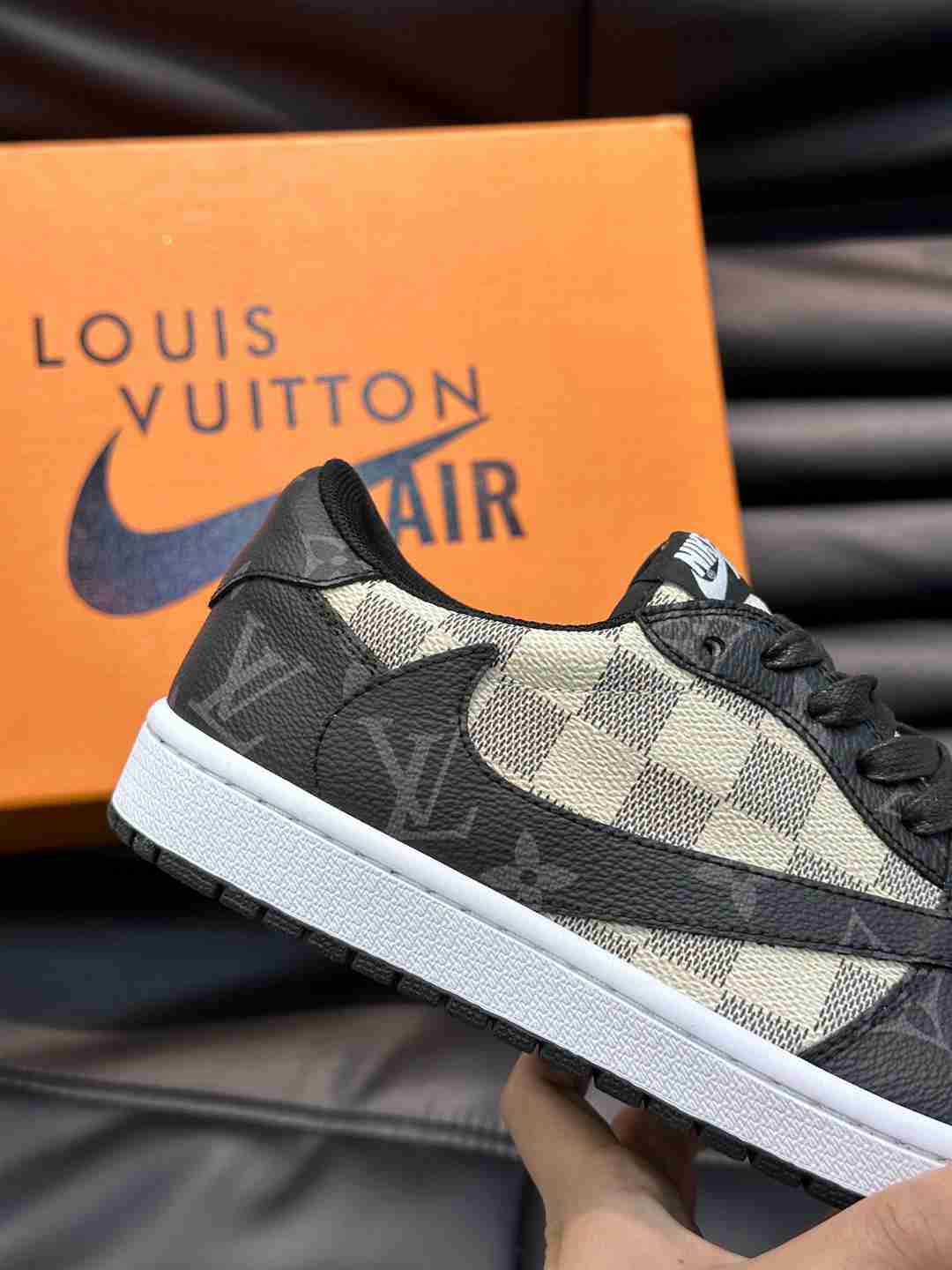 סניקרס נייק לואי ויטון לבן שחור