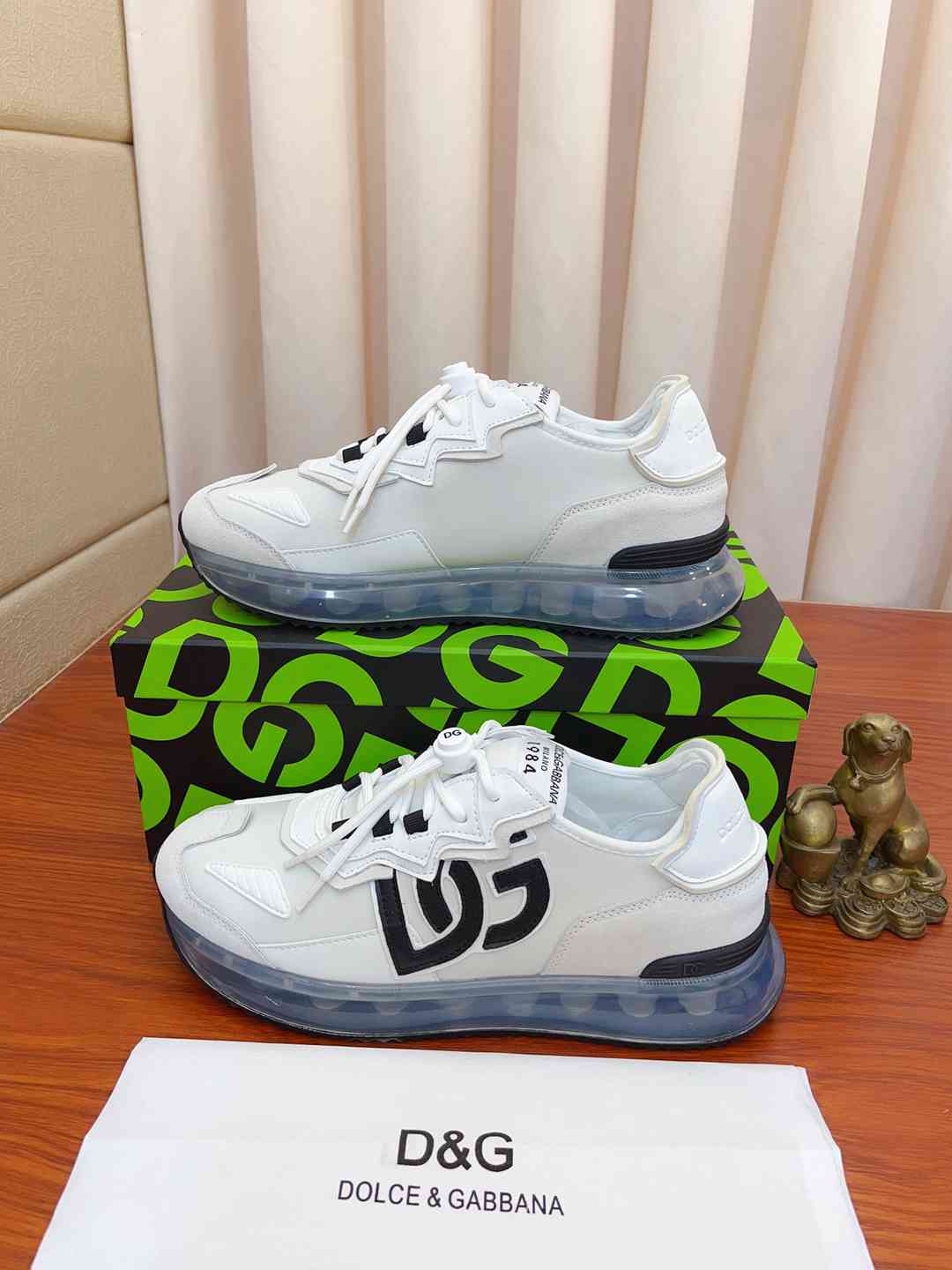 דולצ'ה גאבנה ספורט אלגנט לבן שחור