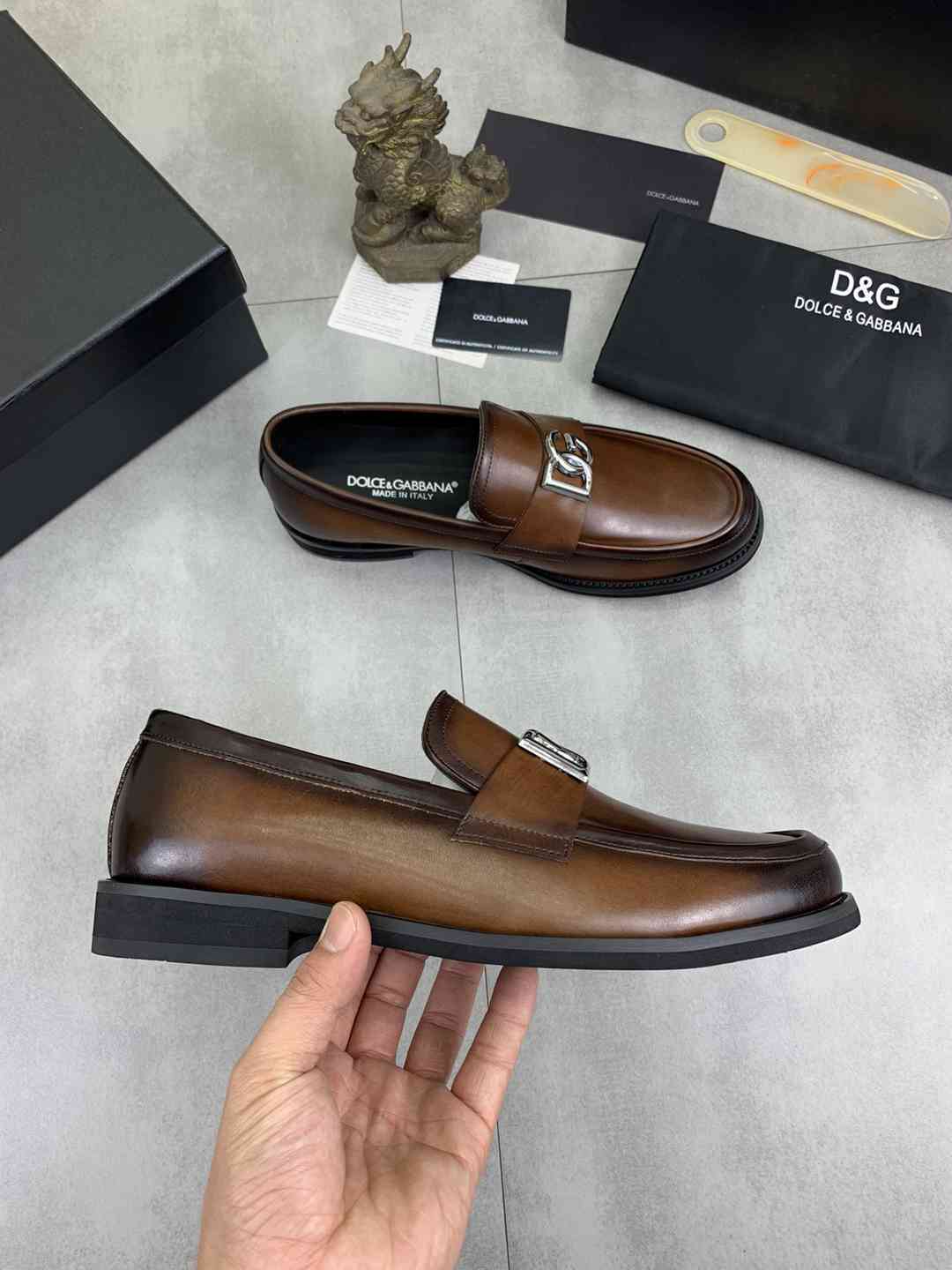 דולצ'ה גאבנה מוקסין חום עור מלא