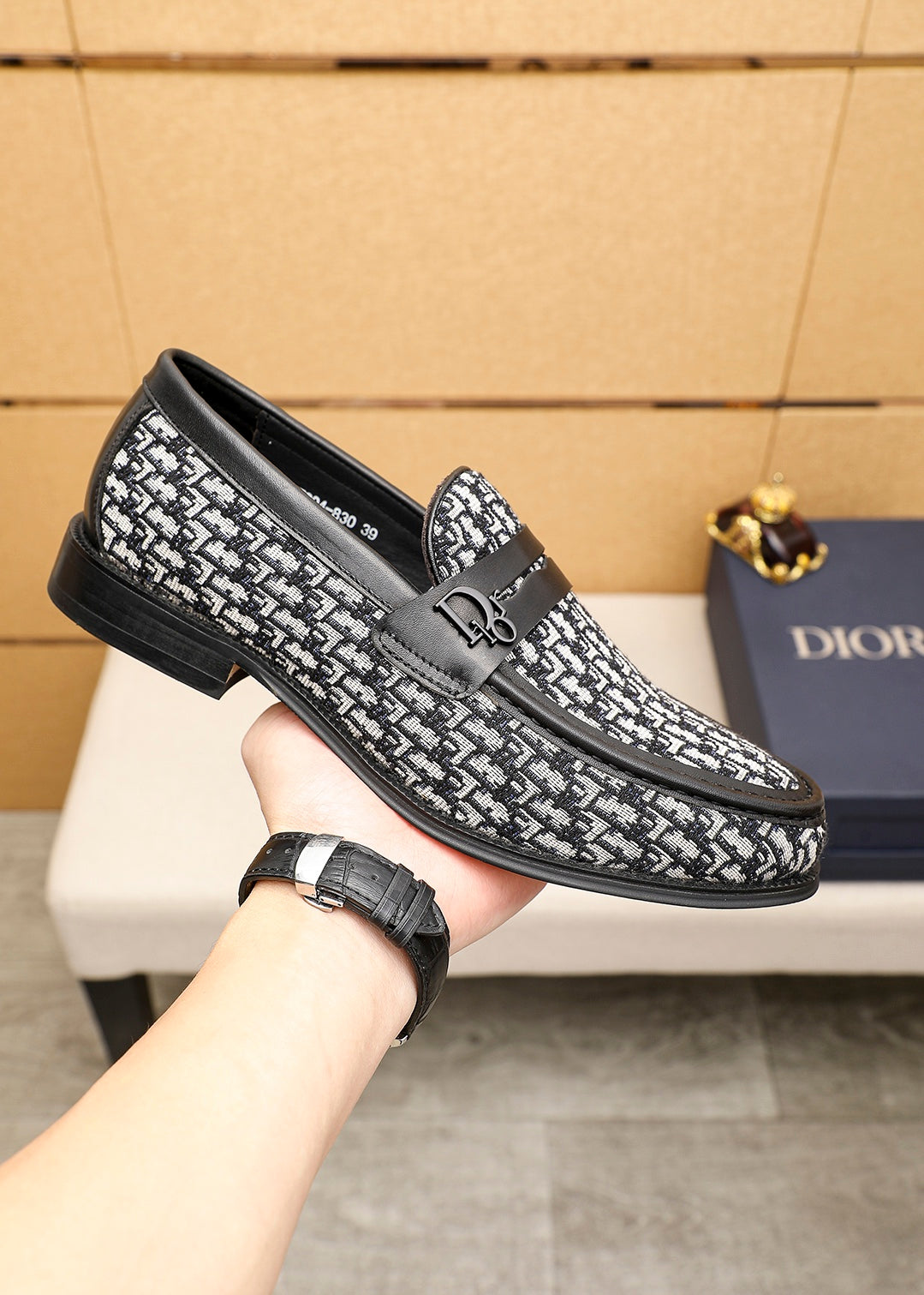 דיור מוקסין אפור