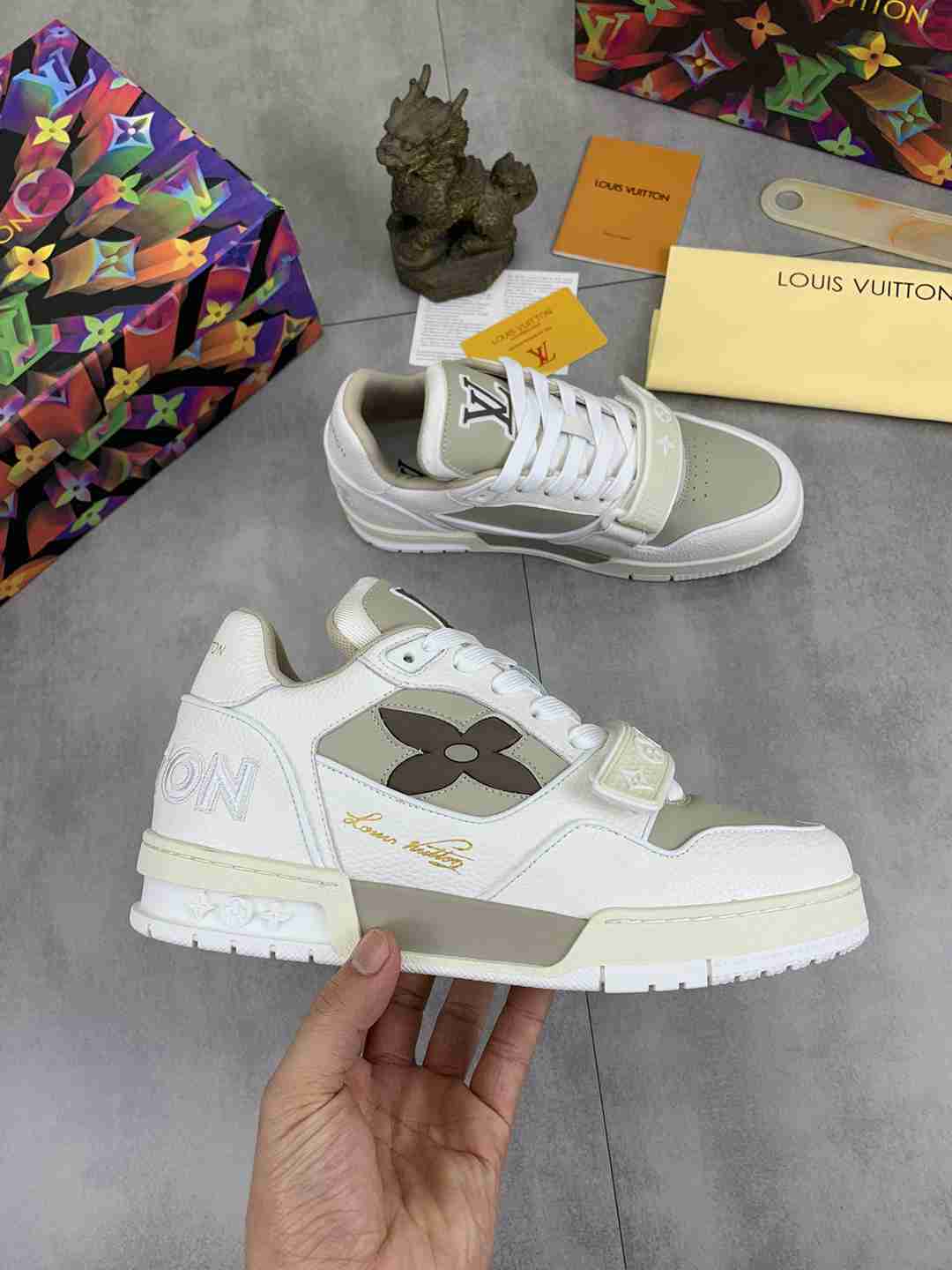 לבן קרם Vito לואי ויטון