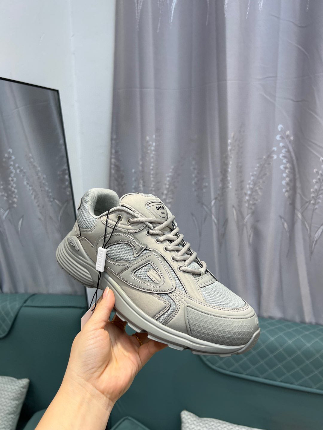 דיור ספורט אלגנט אפור