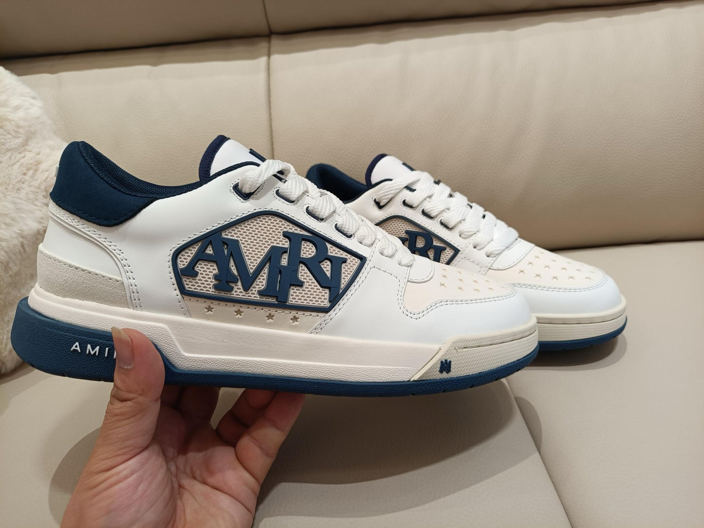 אמירי סניקרס לבן כחול