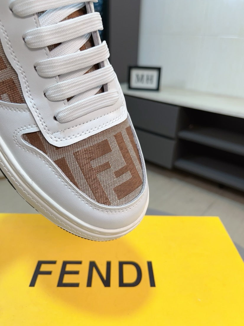 פנדי סניקרס לבן חום